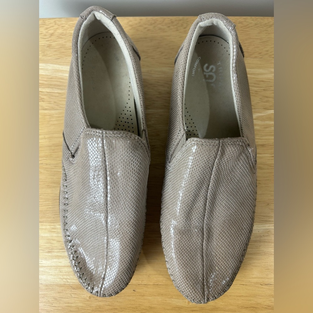 SAS Dream Comfort Shoes‎ Women’s 8 Beige Snake Skin Pattern Slip On Loafers USA